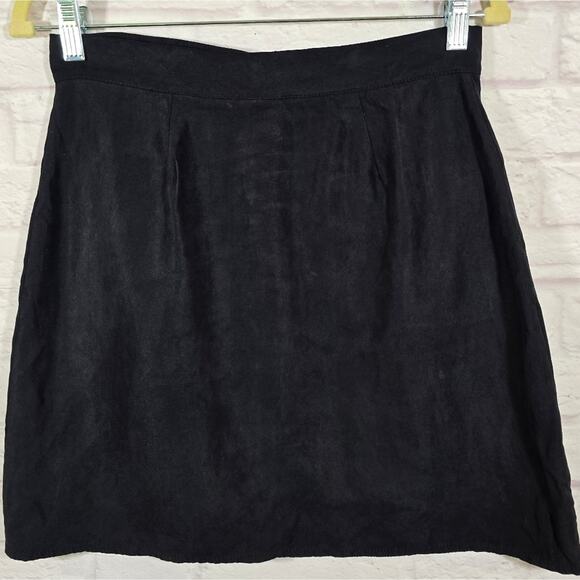 A Atmosphere Women's Black Faux Suede Mini Skirt with Gold Front Zipper Size 6 - Picture 4 of 8